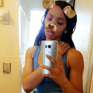 Meet your Posher, Simone